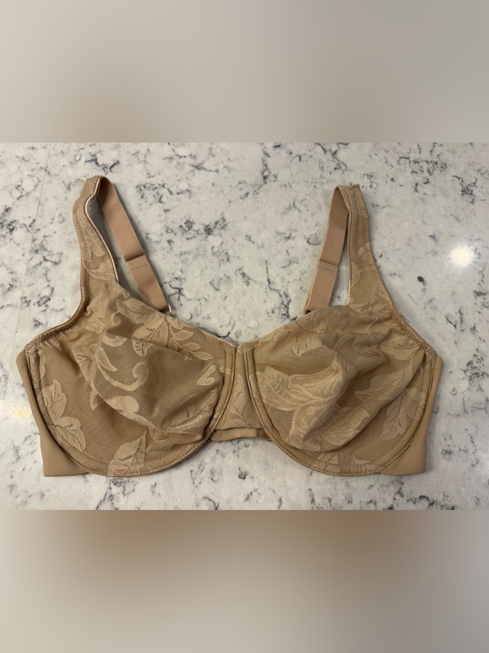 Olga 36DD Beige Underwired/Unpadded Bra. Beautiful leaf pattern on cups. EUC.